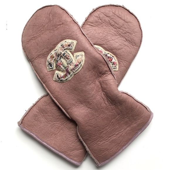 Chanel Pink Shearling Logo Mittens / Gloves - Picture 5 of 10